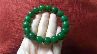 和田玉手串这样戴才更有韵味